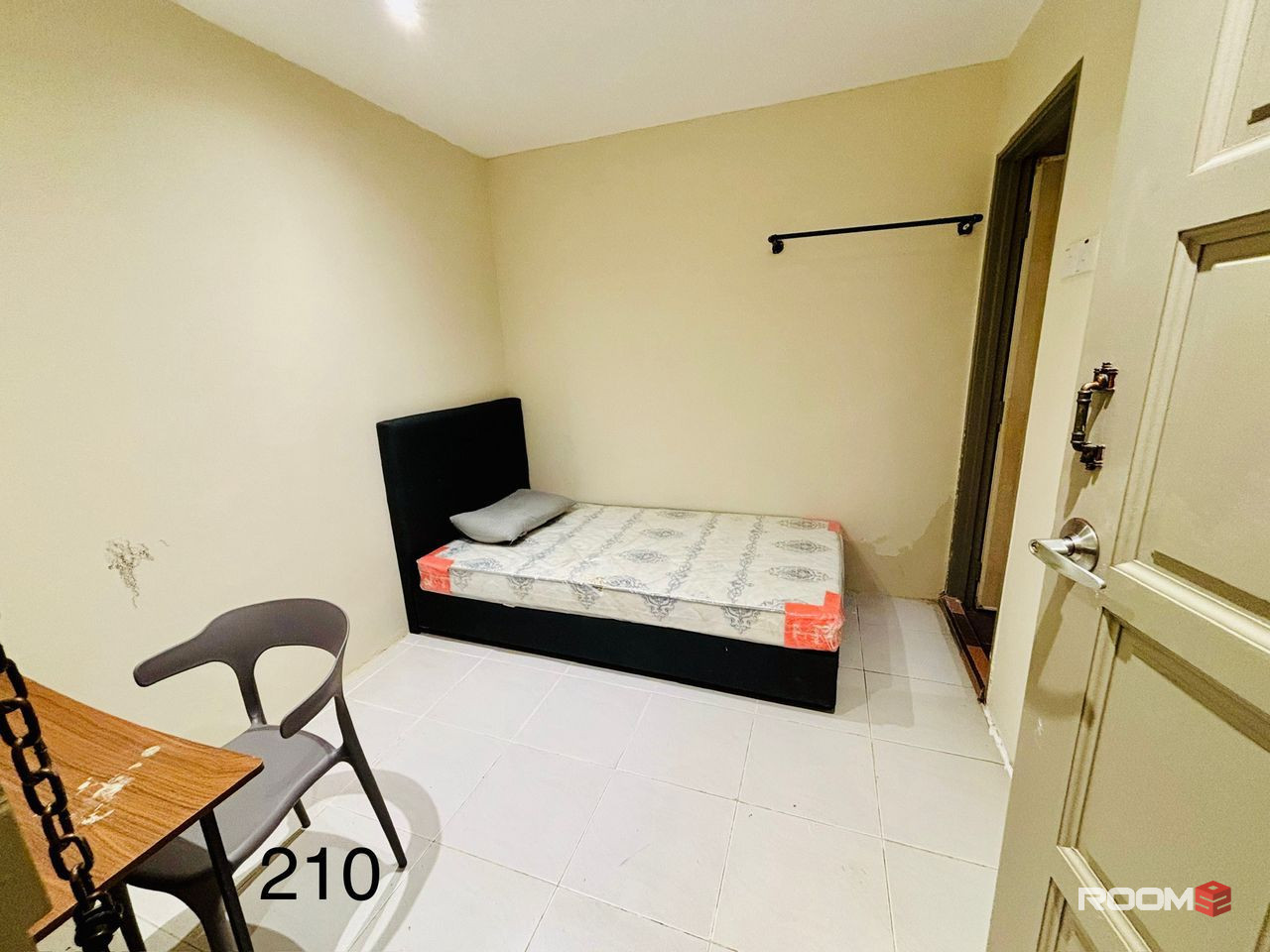 SS3, PETALING JAYA, MASTER ROOM TO RENT IN CASAVILLA  , ZERO DEPOSIT