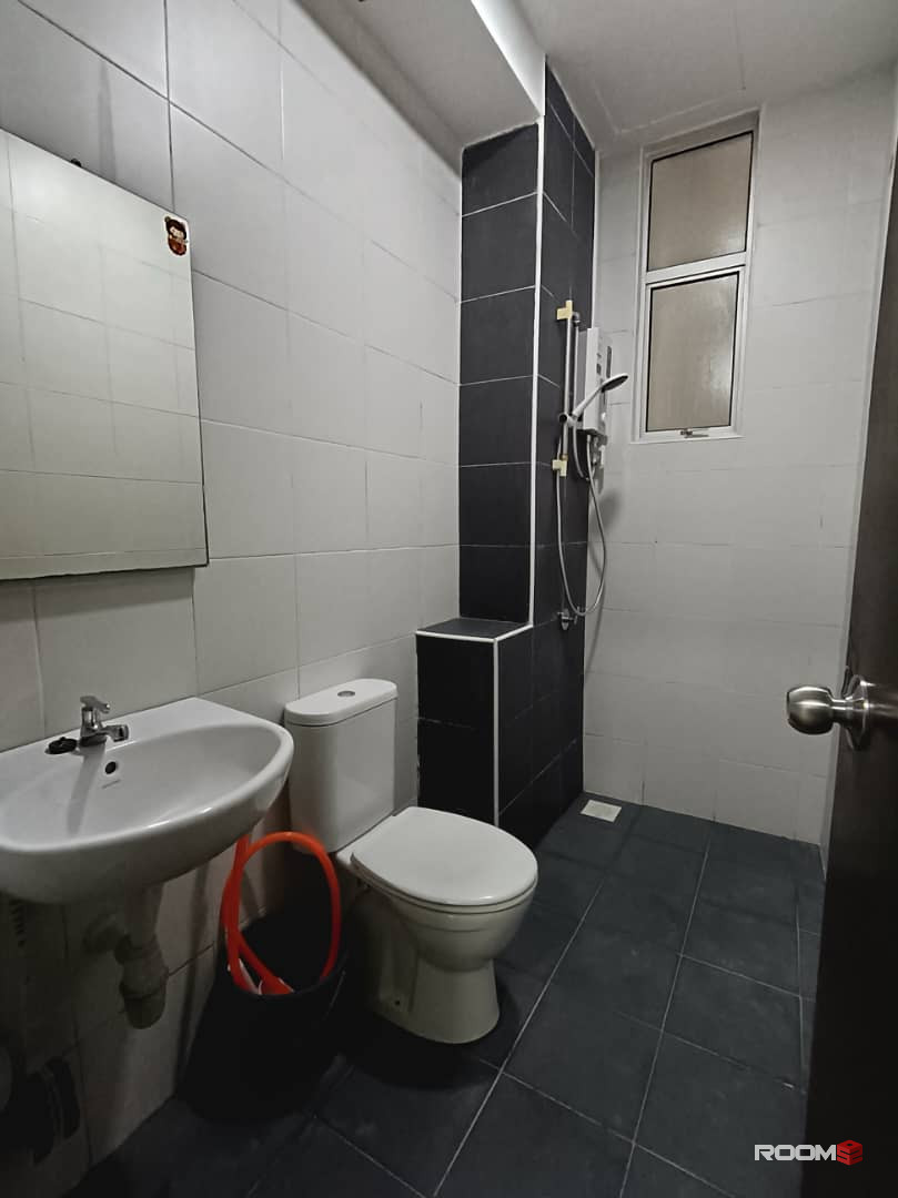 Female room for rent at SuriaMas Suite @ Larkin JB