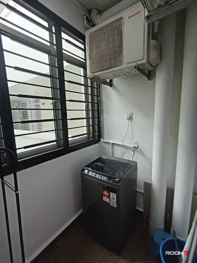 Male Room for rent at Larkin Heights @ Larkin Idaman