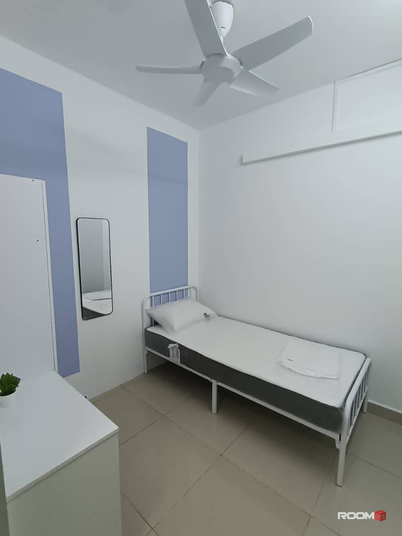 Male Room for rent at Larkin Heights @ Larkin Idaman
