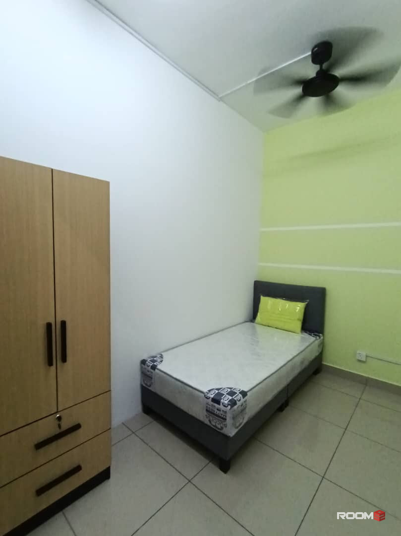 Male room for rent at Suriamas Suite @ Larkin JB