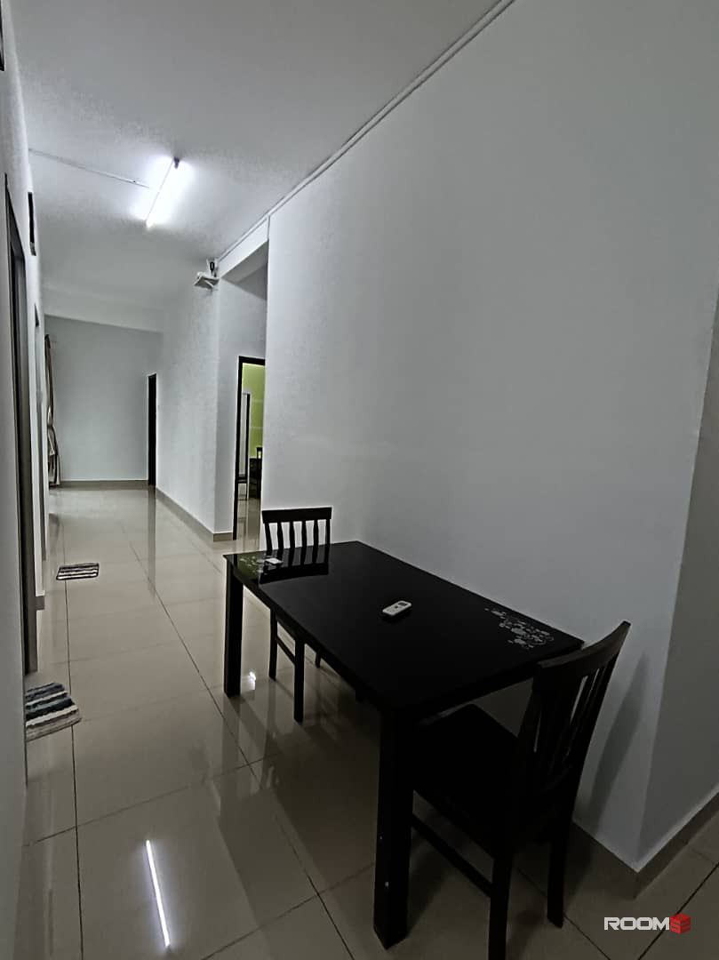 Male room for rent at Suriamas Suite @ Larkin JB