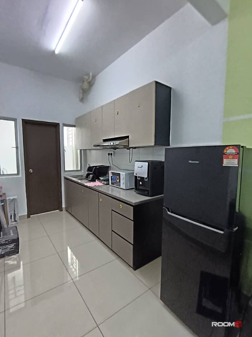 Male room for rent at Suriamas Suite @ Larkin JB