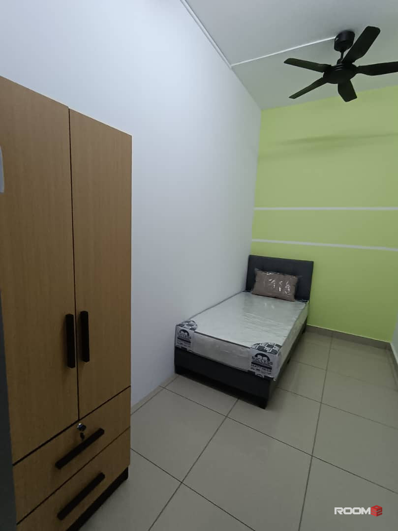 Male room for rent at Suriamas Suite @ Larkin JB