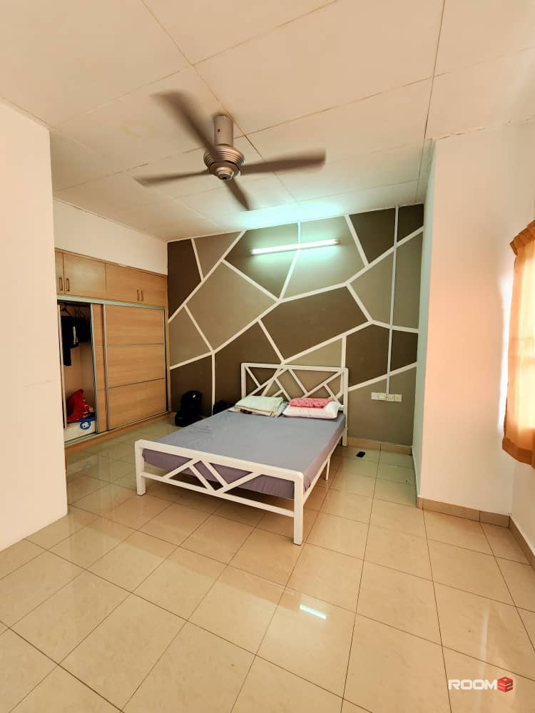 BANADR PUTERI, PUCHONG , MASTER ROOM TO RENT, ZERO DEPOSIT