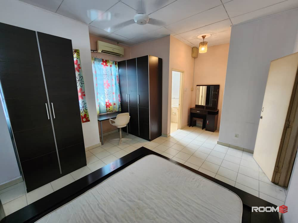 BANDAR BUKIT BUKIT, MASTER ROOM TO RENT, ZERO DEPOSIT