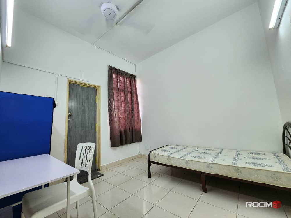 Middle Room at Bandar Puteri Puchong, Puchong