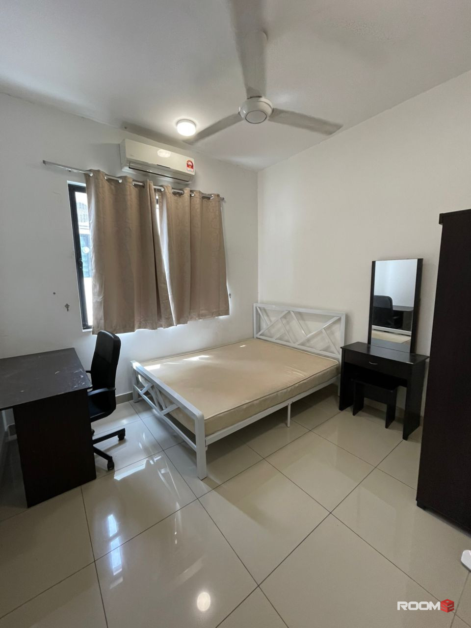 🔥LOW DEPOSIT! Spacious Middle Room with Attached Bathroom 🔥