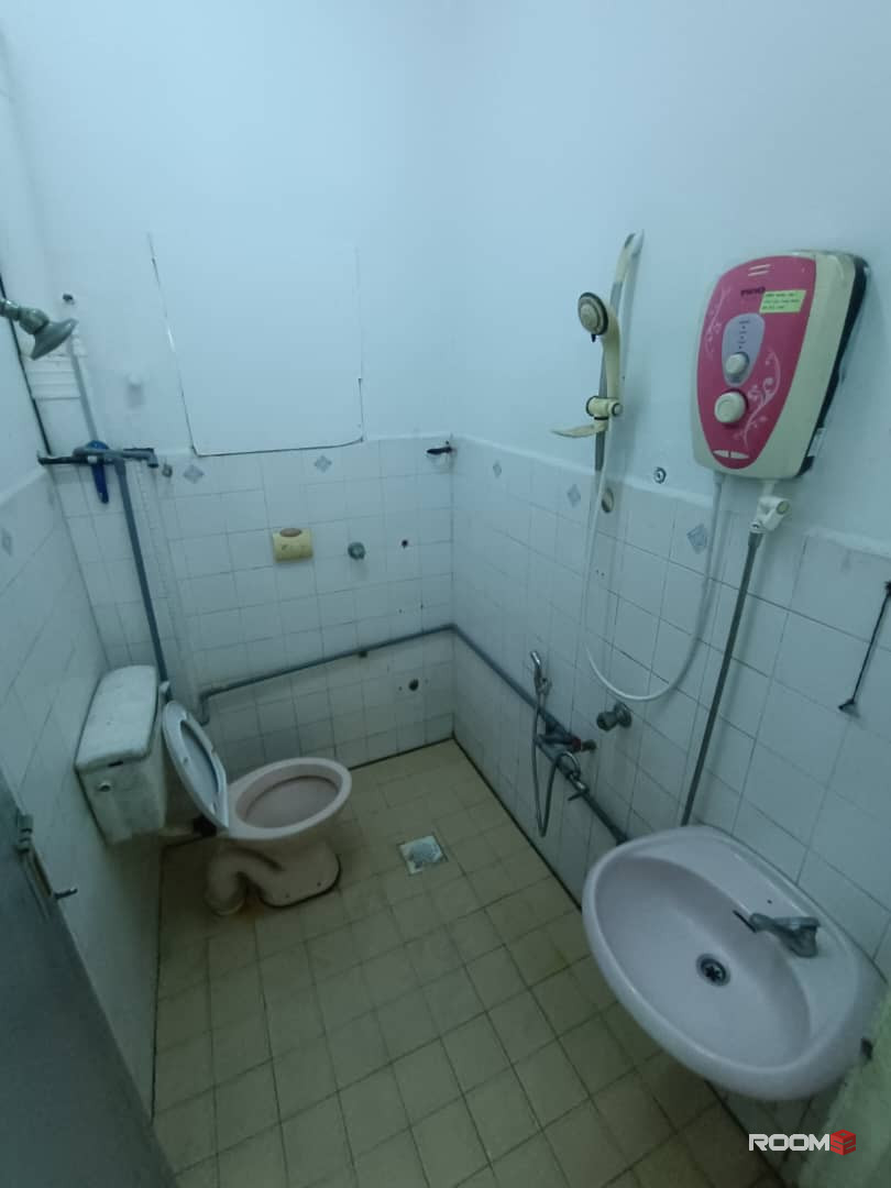🏠 [Single Private Room] [✅ Zero Deposit] 🌟Near One Utama Mall, Centre Point, IKEA 🚇 MRT Bandar Utama Station, Mutira