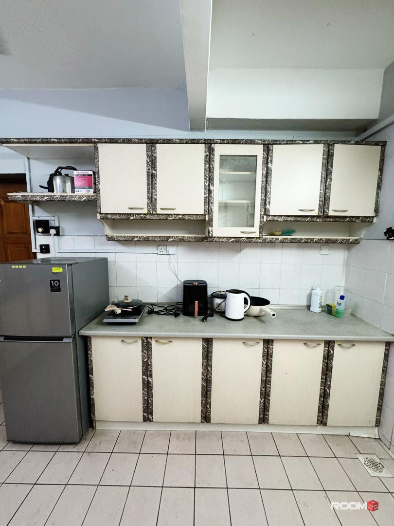 🏠 [Single Private Room] [✅ Zero Deposit] 🌟Near One Utama Mall, Centre Point, IKEA 🚇 MRT Bandar Utama Station