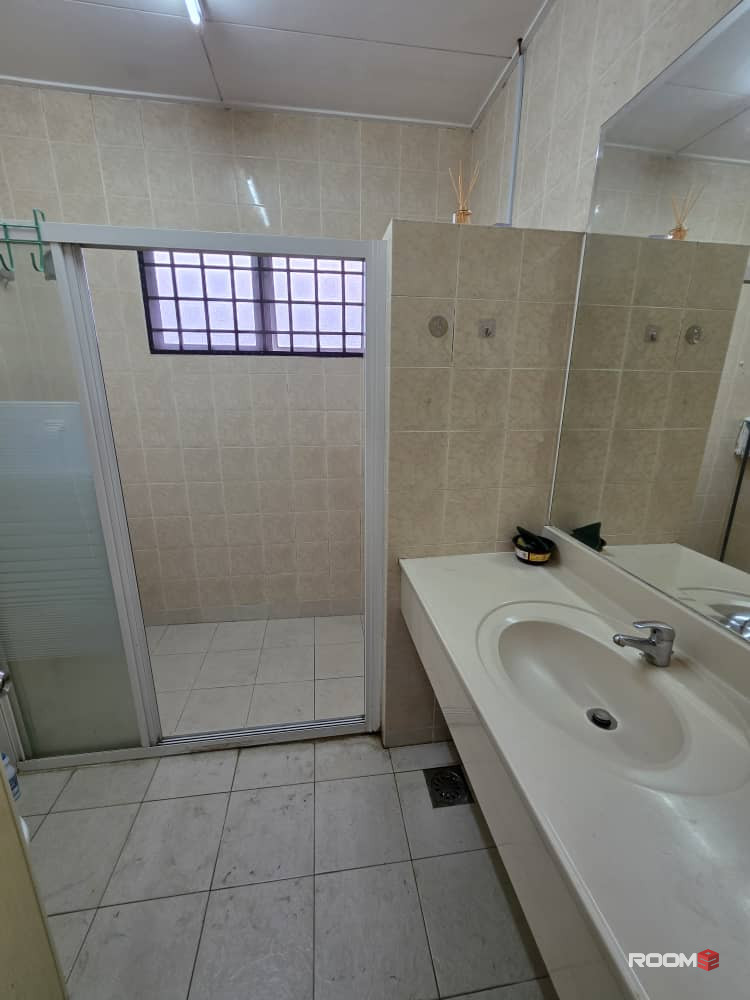 KOTA DAMANSARA, MASTER ROOM TO RENT, ZERO DEPOSIT