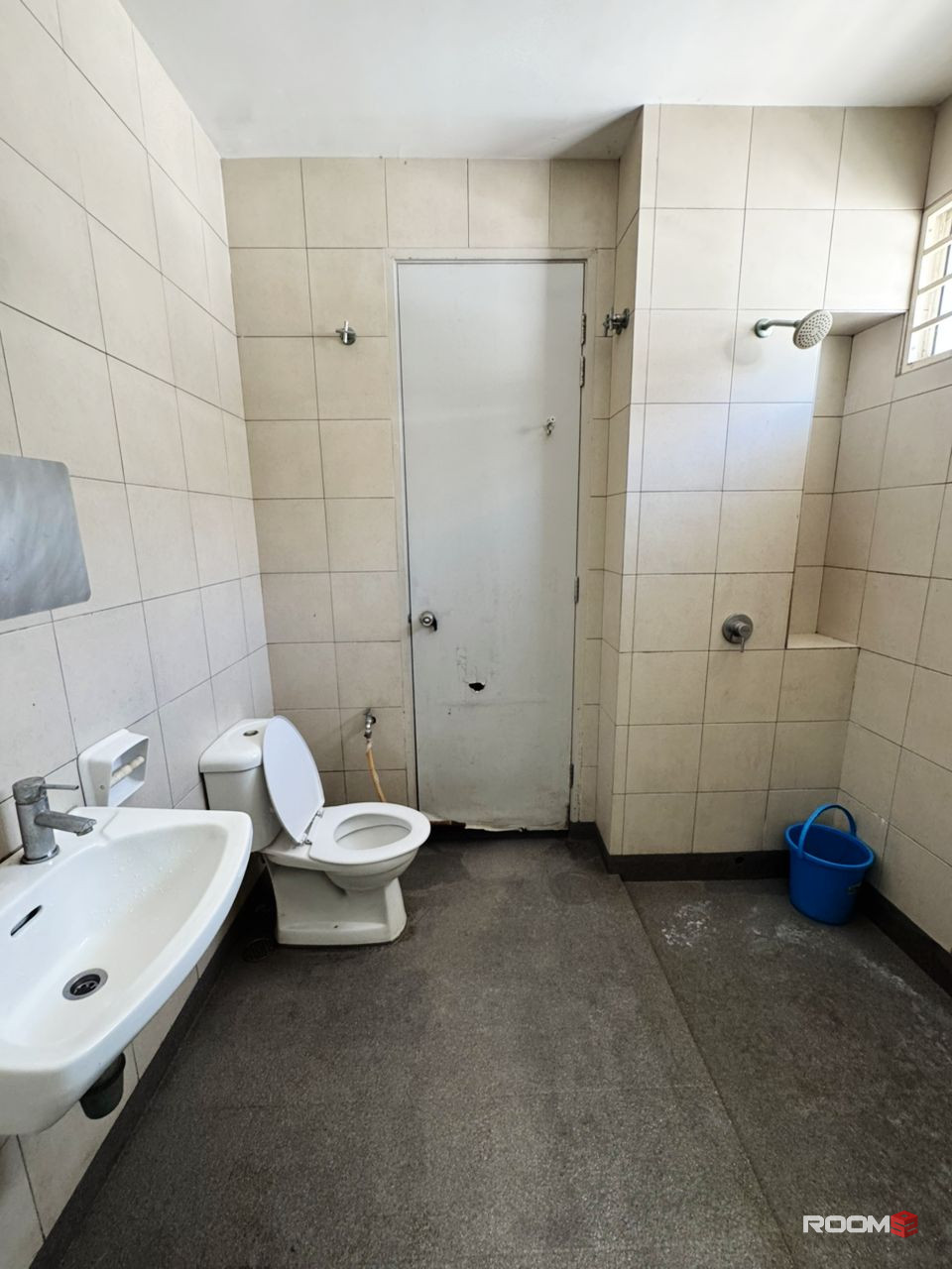 🏠 [Medium Private Room] [✅ Zero Deposit] 🌟Near One Utama Mall, Centre Point, IKEA 🚇 MRT Bandar Utama Station, Mutira