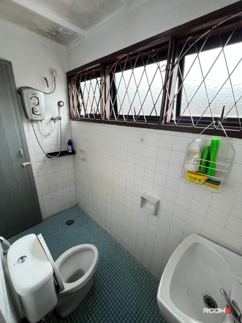🔥LOW DEPOSIT🔥SS24 PETALING JAYA MIDDLE ROOM FOR RENT🤩🤩Walking Distance To KELANA JAYA LRT STATION🚂🚂🚂