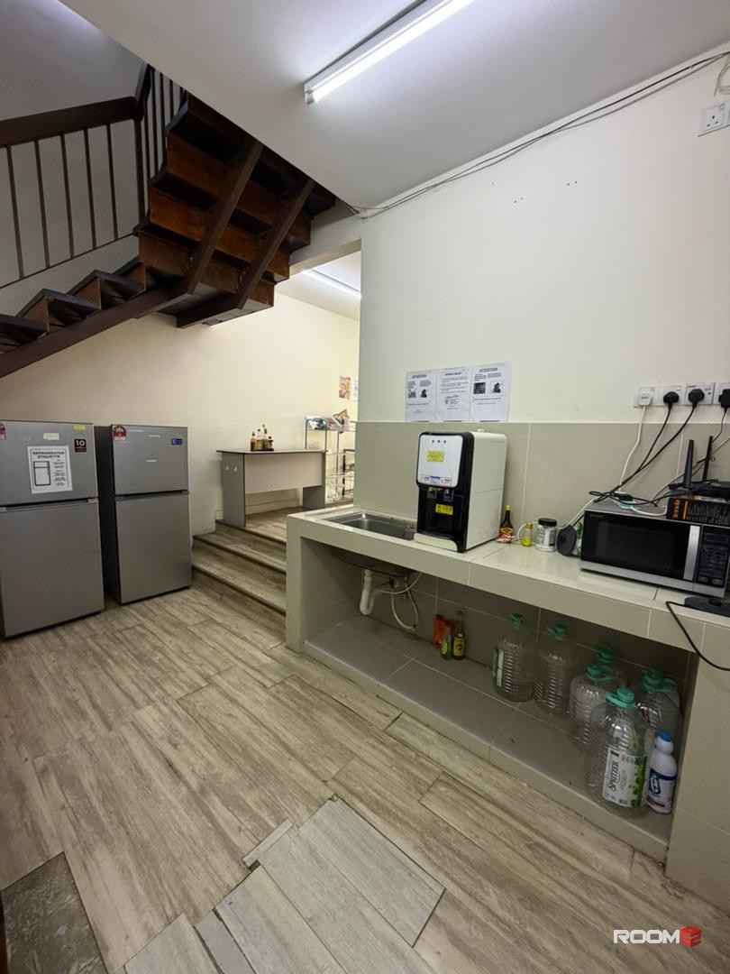 🔥LOW DEPOSIT🔥SS24 PETALING JAYA MIDDLE ROOM FOR RENT🤩🤩Walking Distance To KELANA JAYA LRT STATION🚂🚂🚂
