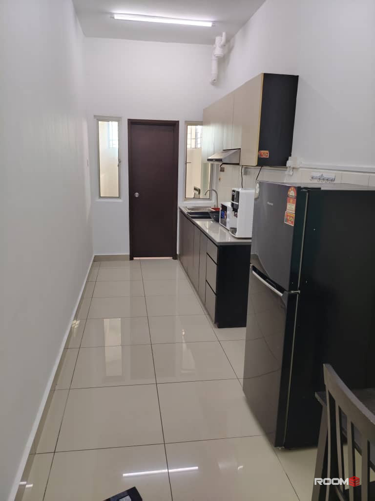 Male room for rent at SuriaMas Suite @ Larkin JB
