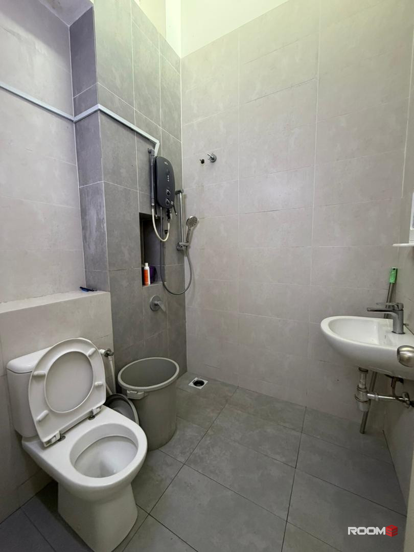 🔥LOW DEPOSIT🔥SETIA ALAM KLANG COUPLE MIDDLE ROOM FOR RENT🏠NEARBY SETIA CITY MALL ,TOP GLOVE , NIH , NKVE🎉🎉🎉