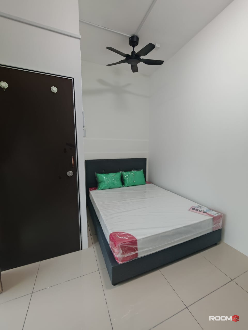 Female Room renting at Suriamas Suites Condominium @ Larkin JB Town