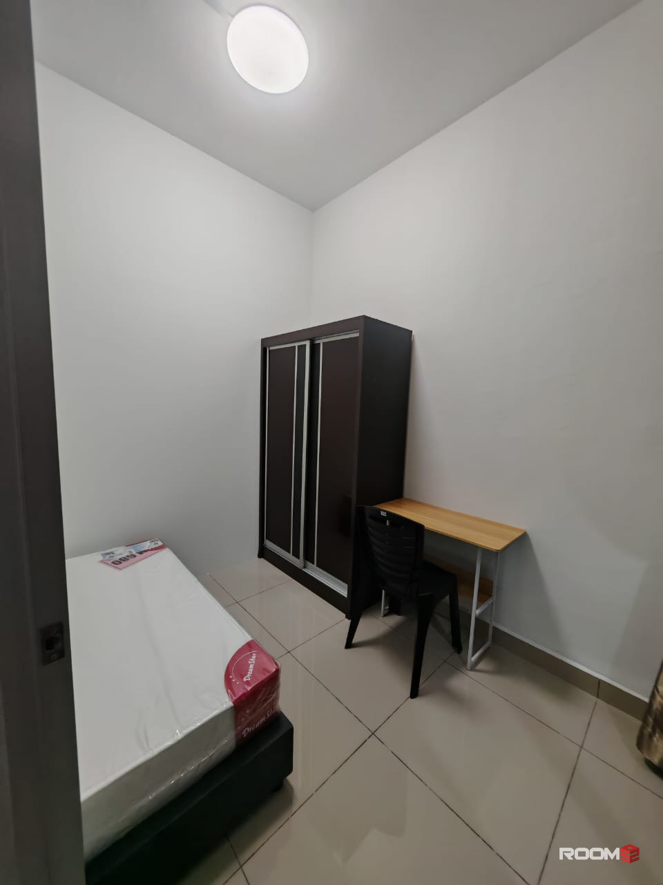 Female Room renting at Suriamas Suites Condominium @ Larkin JB Town