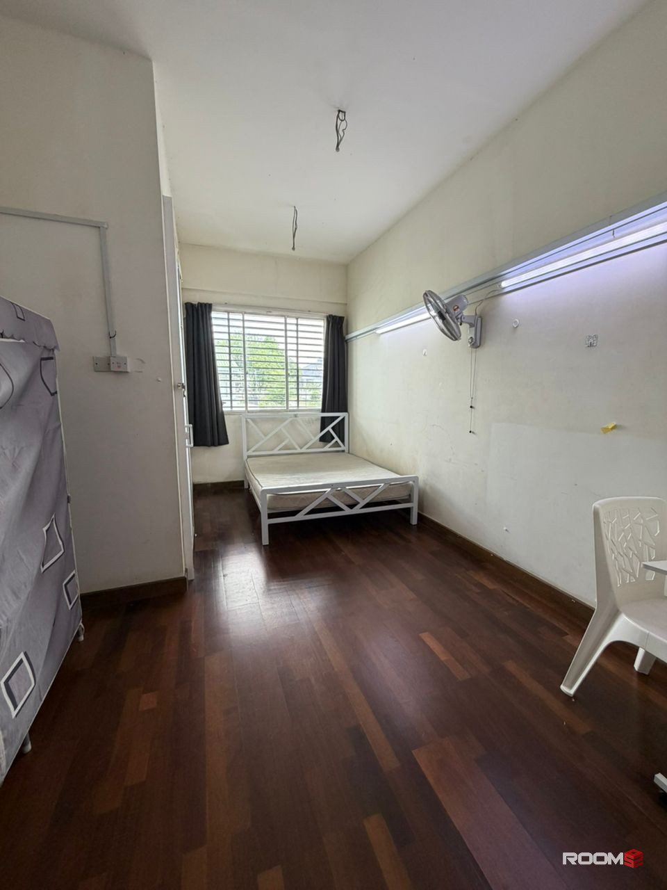 🤩LOW DEPOSIT🤩SEKSYEN 22 PETALING JAYA SPACIOUS QUEENBED MIDDLE ROOM FOR RENT🏠1 MIN WALKING DISTANCE TO TAMAN PARAMOUN