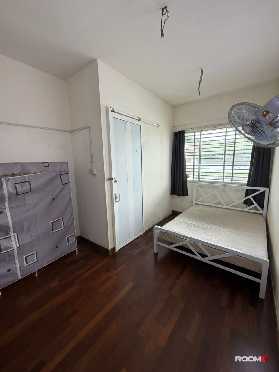 🤩LOW DEPOSIT🤩SEKSYEN 22 PETALING JAYA SPACIOUS QUEENBED MIDDLE ROOM FOR RENT🏠1 MIN WALKING DISTANCE TO TAMAN PARAMOUN