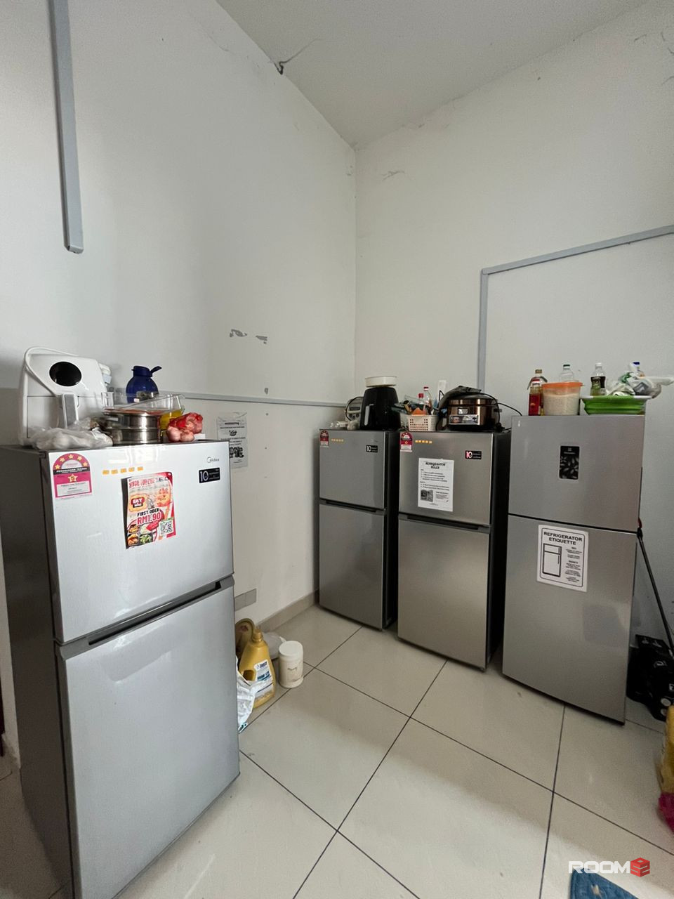 🤩LOW DEPOSIT🤩SEKSYEN 22 PETALING JAYA SPACIOUS QUEENBED MIDDLE ROOM FOR RENT🏠1 MIN WALKING DISTANCE TO TAMAN PARAMOUN