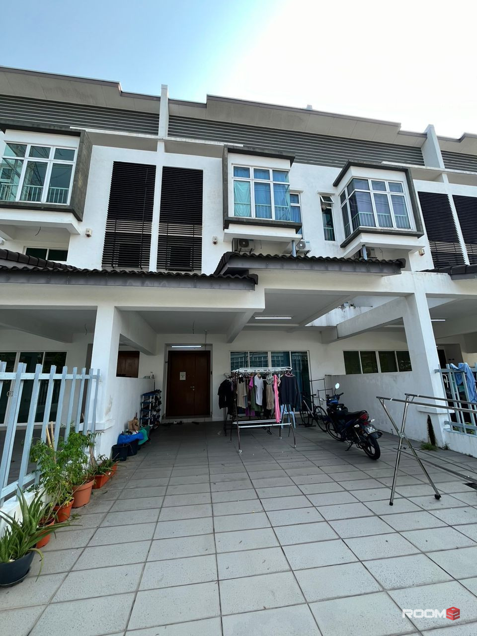 🤩LOW DEPOSIT🤩SEKSYEN 22 PETALING JAYA SPACIOUS QUEENBED MIDDLE ROOM FOR RENT🏠1 MIN WALKING DISTANCE TO TAMAN PARAMOUN