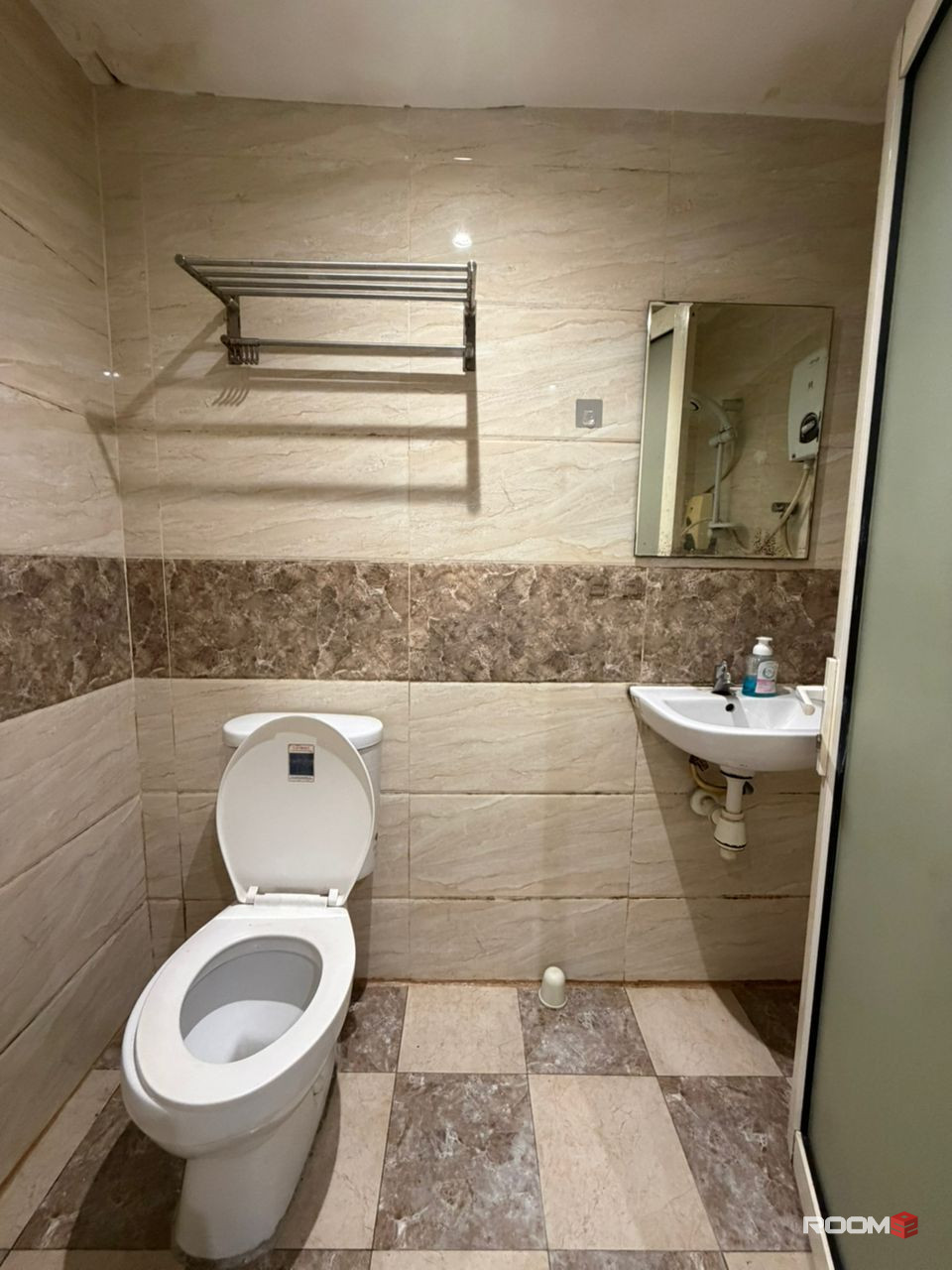 🚩SWING AND PILLOW CO-LIVING Q INN HOTEL MASTER ROOM WITH PRIVATE BATHROOM FOR RENT🎉NEARBY SUNWAY PYRAMID , BRT MENTARI