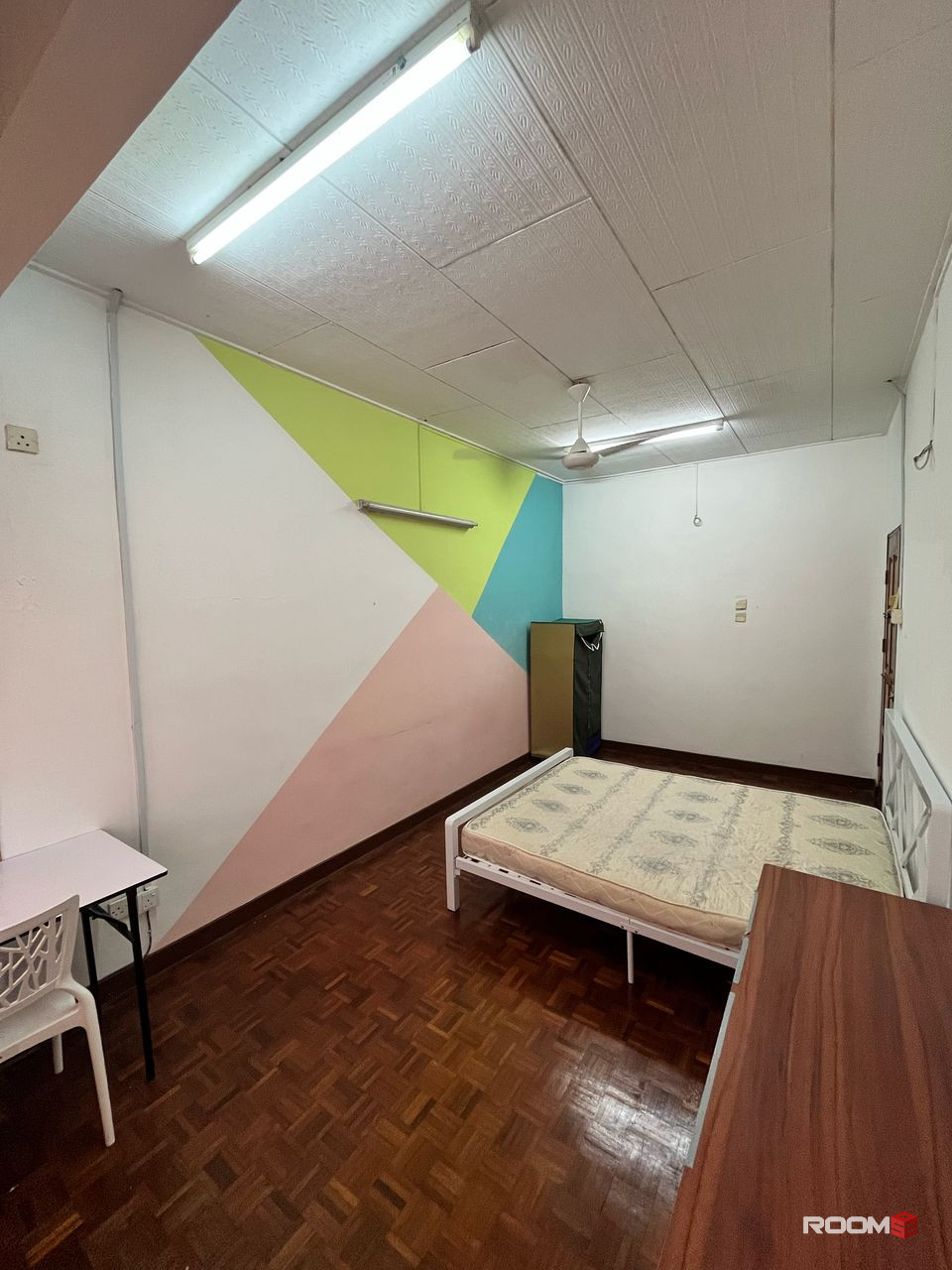 🚩SS2 PETALING JAYA NICE SPACIOUS COUPLE MIDDLE ROOM FOR RENT🏠PARKING EASY, FOOD STALL🎉