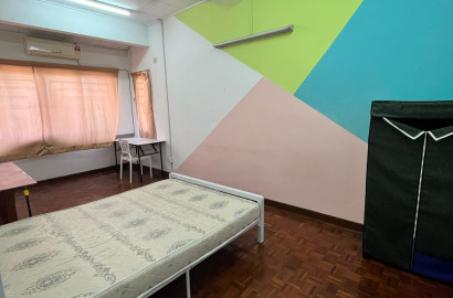 🚩SS2 PETALING JAYA NICE SPACIOUS COUPLE MIDDLE ROOM FOR RENT🏠PARKING EASY, FOOD STALL🎉