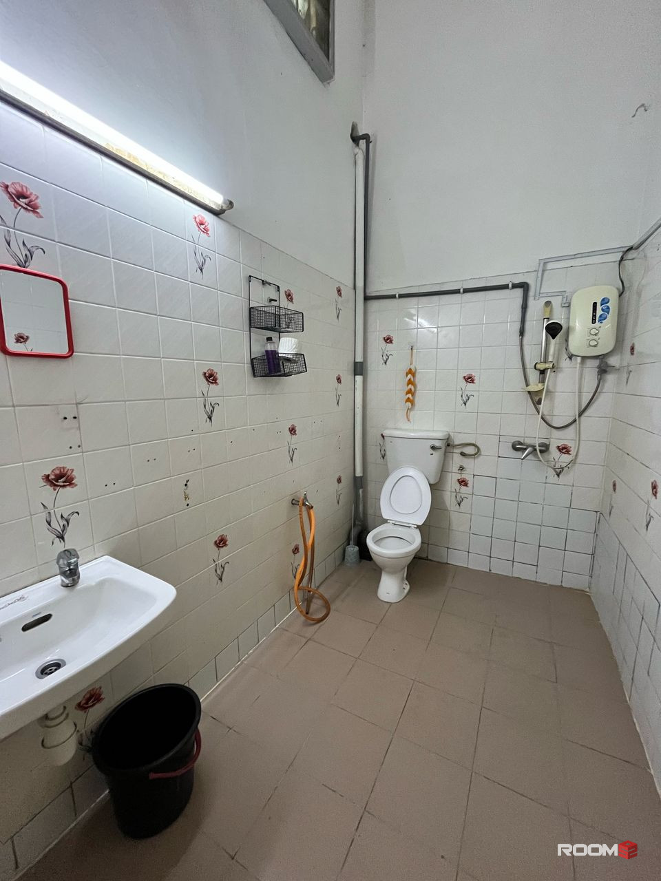 🚩SS2 PETALING JAYA NICE SPACIOUS COUPLE MIDDLE ROOM FOR RENT🏠PARKING EASY, FOOD STALL🎉