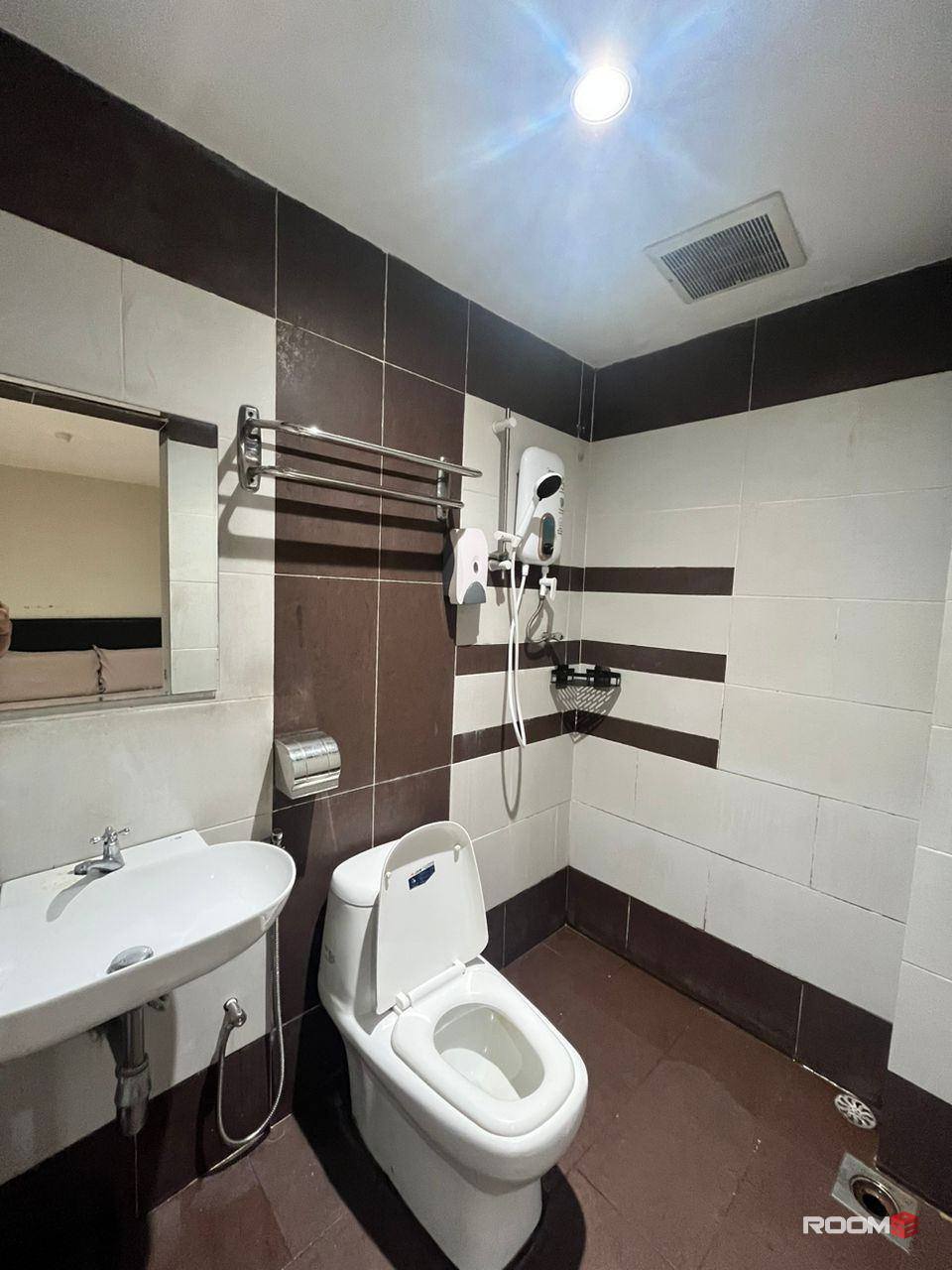 ✨LOW DEPOSIT✨SWING & PILLOW COLIVING HOT BALLOON HOTEL MASTER ROOM FOR RENT🤩🤩NEARBY I-CITY SHAH ALAM📍🚩