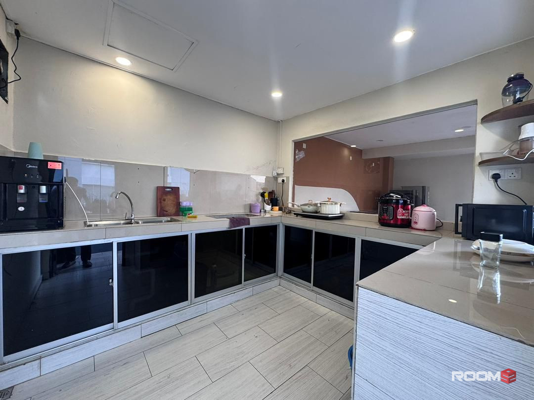 ✨LOW DEPOSIT✨SWING & PILLOW COLIVING HOT BALLOON HOTEL MASTER ROOM FOR RENT🤩🤩NEARBY I-CITY SHAH ALAM📍🚩