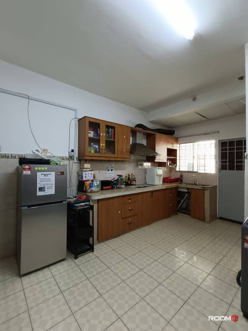 🔥LOW DEPOSIT🔥BUKIT TINGGI KLANG MIDDLE ROOM FOR RENT🏠NEARBY GIANT , GM KLANG , PORT KLANG , AEON MALL🚩