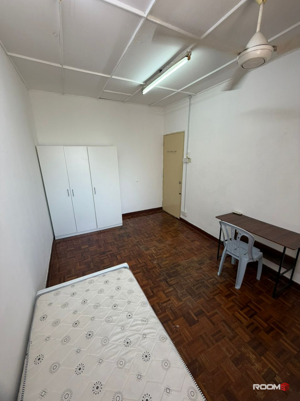 🔥Low Deposit🔥SS2 PETALING JAYA SPACIOUS MIDDLE ROOM WITH BALCONY FOR RENT🏠NEARBY FOOD STALL 🤩FULLY FURNITURE🎉