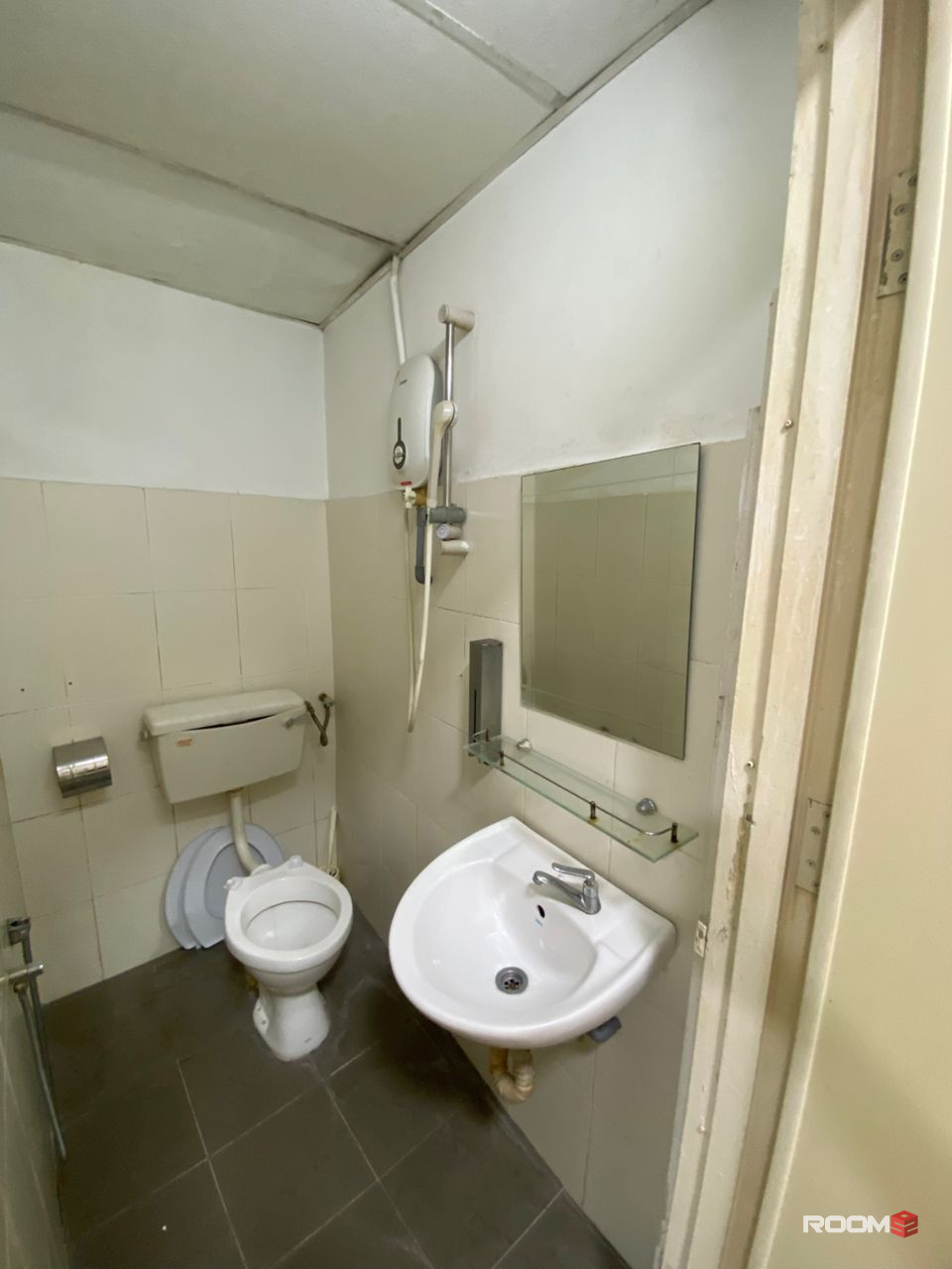 🌟 Affordable City Room @ Bukit Bintang 🏡 ❄️ Aircond | 🚿 Private Bathroom | 🌐 WiFi