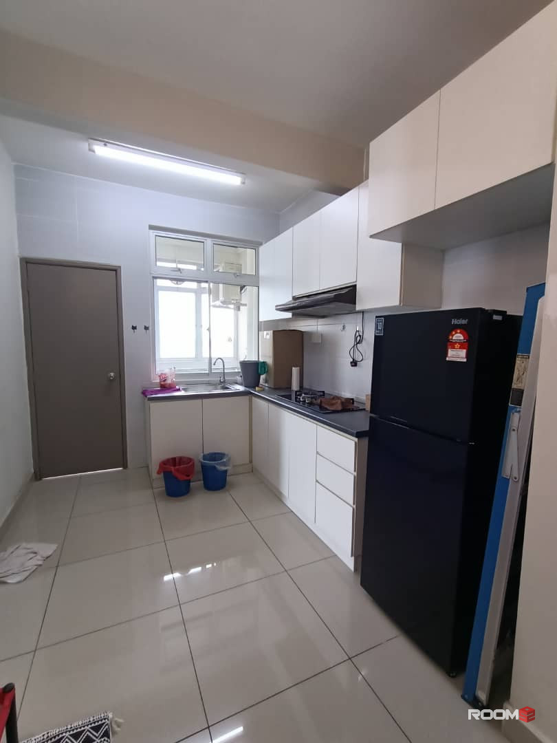 Female room for rent at Larkin Height @ Larkin Idaman