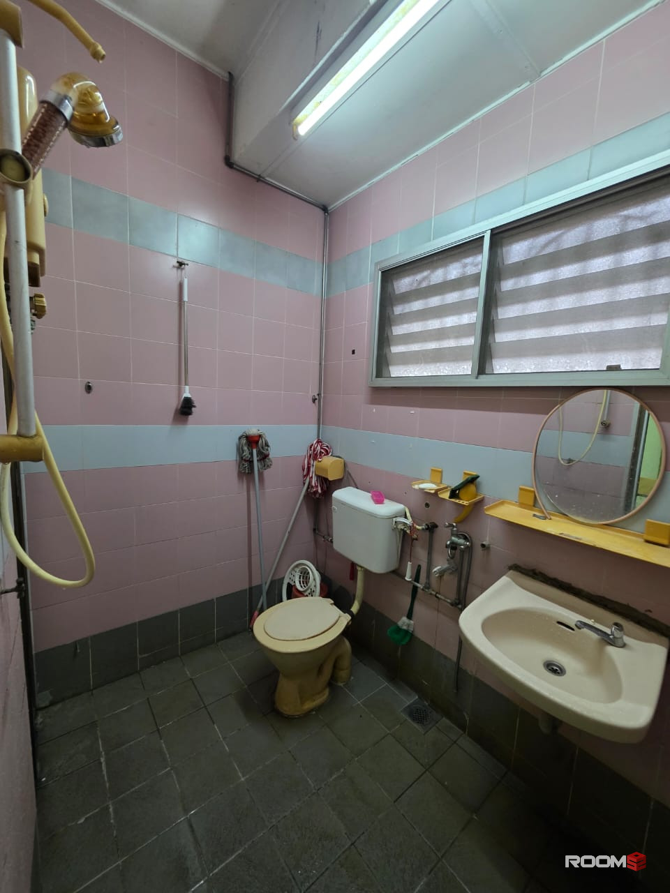 ⚡ Ready to Move In Room in Sri Kembangan | Aircond + WiFi + Furnished