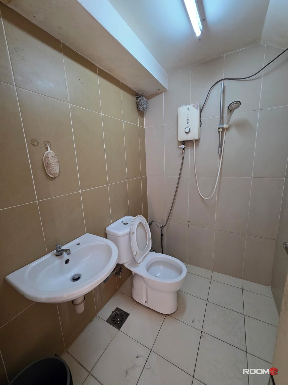 ✨ Fully Furnished Room | Near Shah Alam & Kota Kemuning
