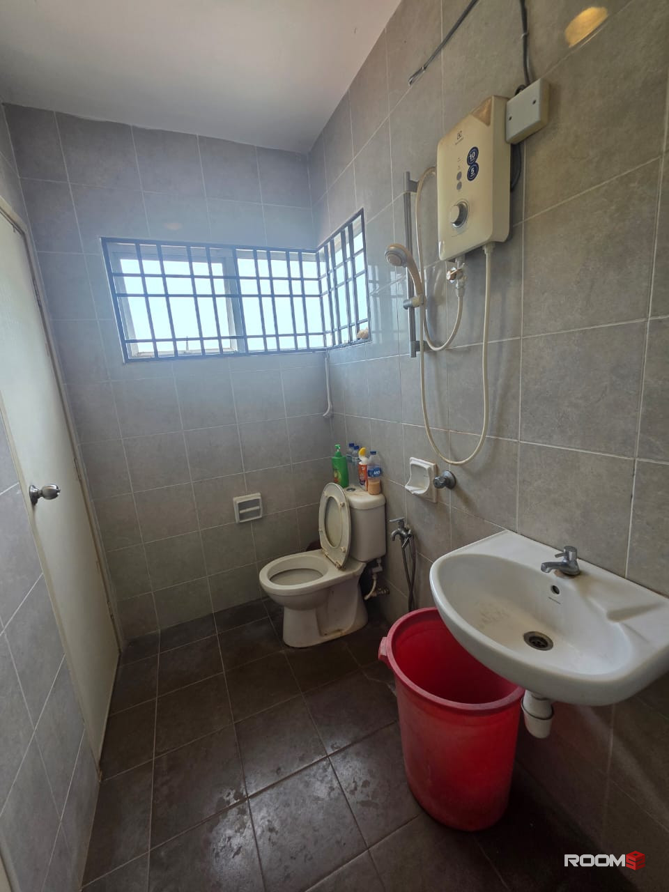 🌟 Spacious & Comfortable Room| Pesona Kemuning Room for Rent NEAR HIGHWAY