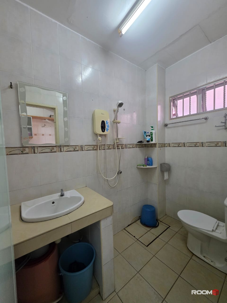 🚆 Walk to LRT, Restaurants, Banks & Amenities | Bandar Puteri Room Rent