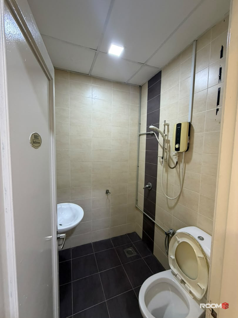 SEGI Uni MRT Kota Damansara 2 mins walk Twin Bedroom Fully Furnish