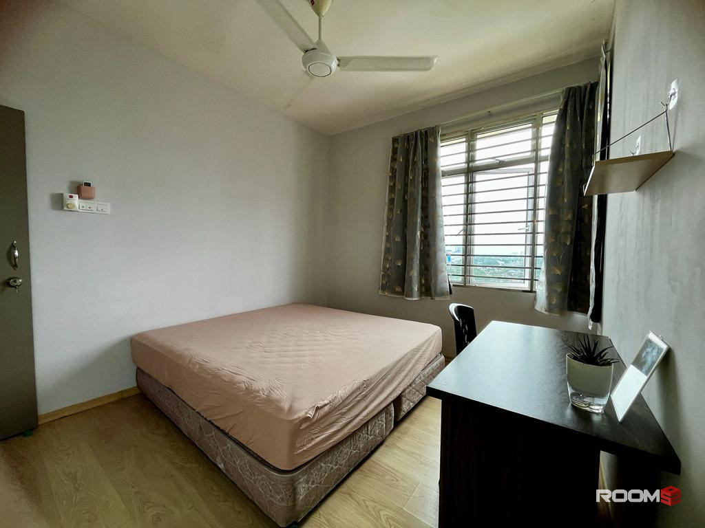 Female room for rent at Larkin Height @ Larkin Idaman