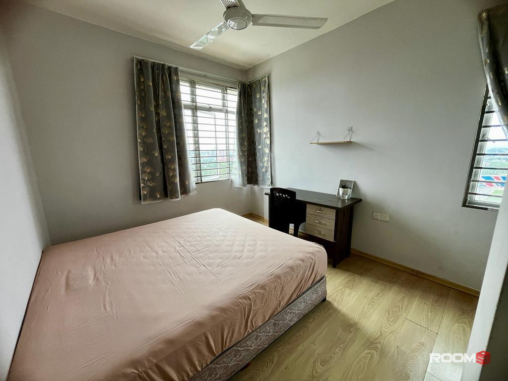 Female room for rent at Larkin Height @ Larkin Idaman
