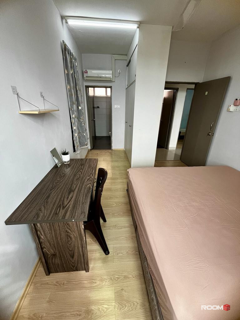 Female room for rent at Larkin Height @ Larkin Idaman