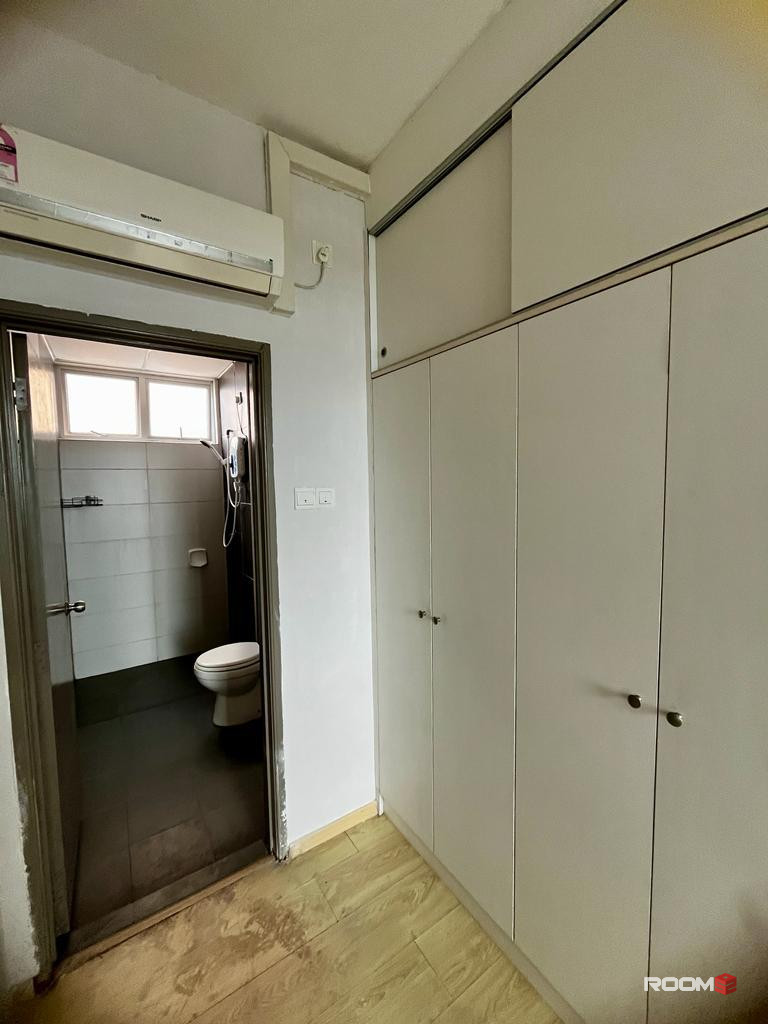Female room for rent at Larkin Height @ Larkin Idaman