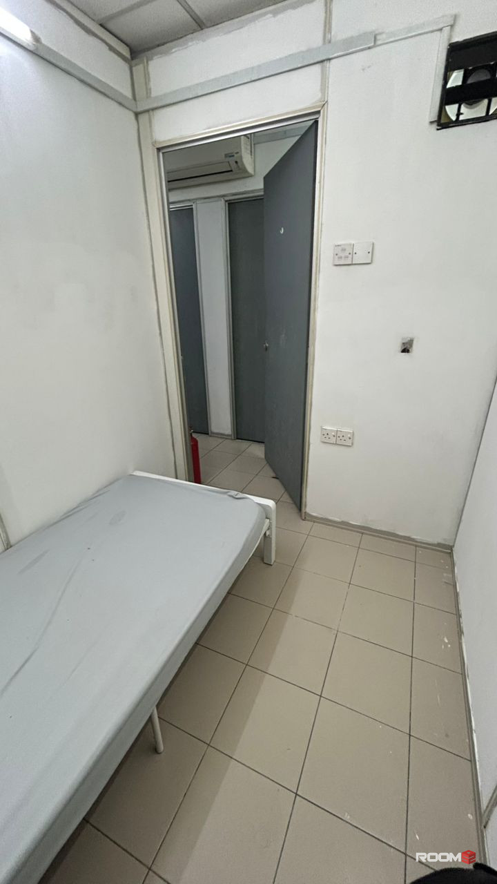 Direct LRT to KL Sentral, KLCC 🚇 Room for Rent @ 5 mins walk to LRT Lembah Subang, Ara Damansara