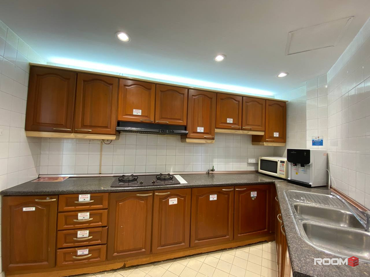 😎🥳 This property is a commuter's dream! Just a short 2 minute walk to LRT Station 🚅 
