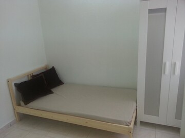 Available Room for Rent At Putra Heights with Free Internet