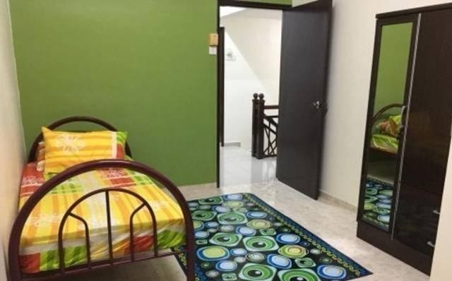 URGENT!!! Comfort Room at Putra Height For Rent with Free Internet
