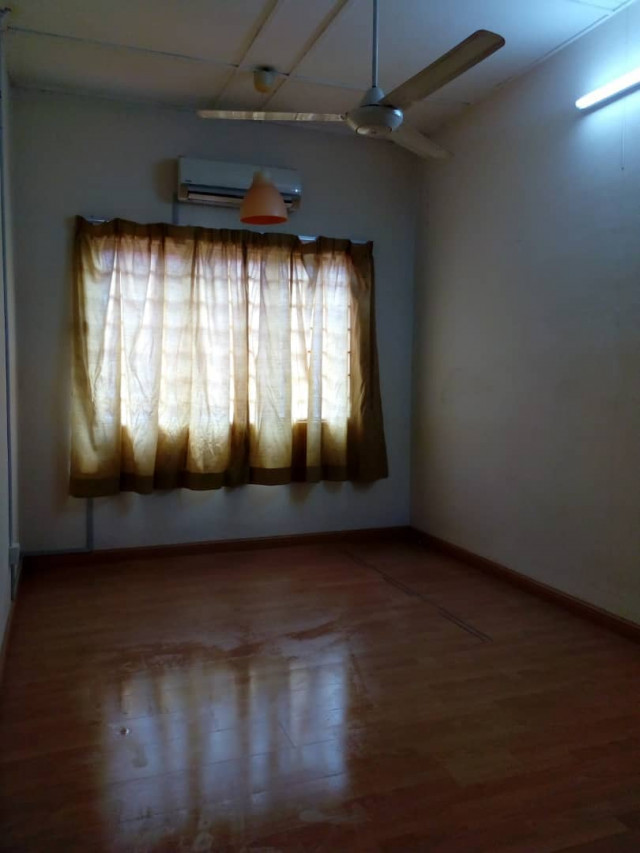Alam Impian Room for Rent with WiFi Access